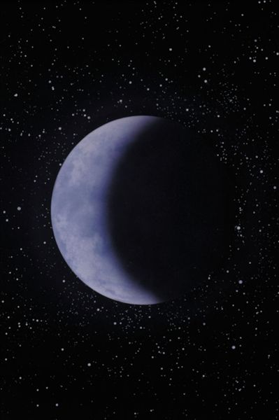 弯弯月亮意境图片