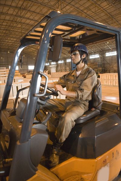 工作操作鏟車卡車側面