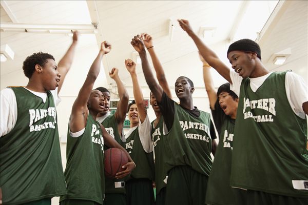 全景图片网:篮球队,抬臂