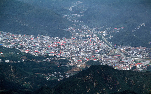 河南洛阳老君山下栾川县城