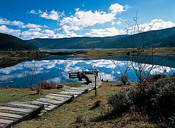 香格里拉属都湖