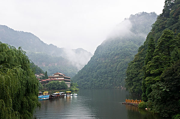 重庆市江津区四面山风景区龙潭湖雾景