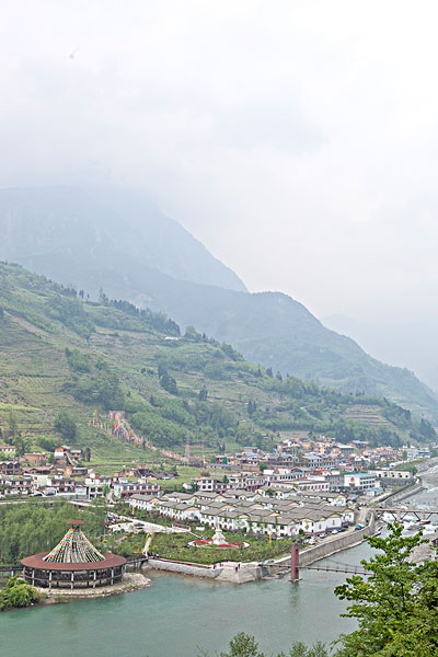 四川阿坝三江镇全景