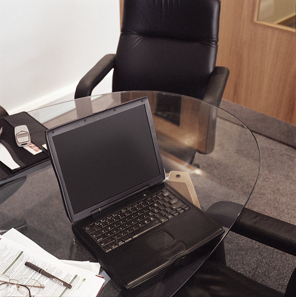 笔记本电脑在会议室怎么用投影仪放PPT?-笔记