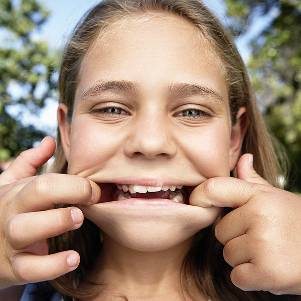 全景图片网:女孩,做鬼脸