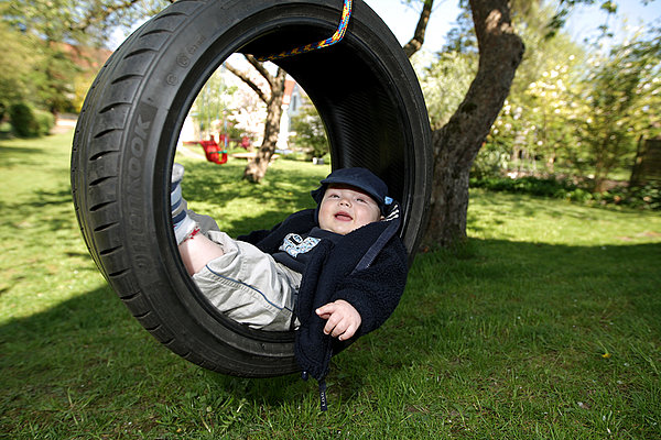 轮胎,秋千-全景图片-读图时代