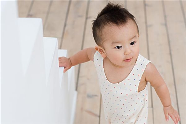 让宝宝头发乌黑闪亮的秘密