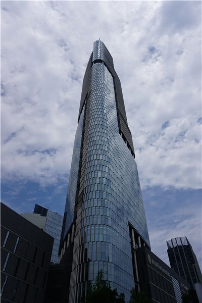 紫峰大厦云顶餐厅鹅肝,紫峰大厦标志,茶餐厅单本_大山谷图库